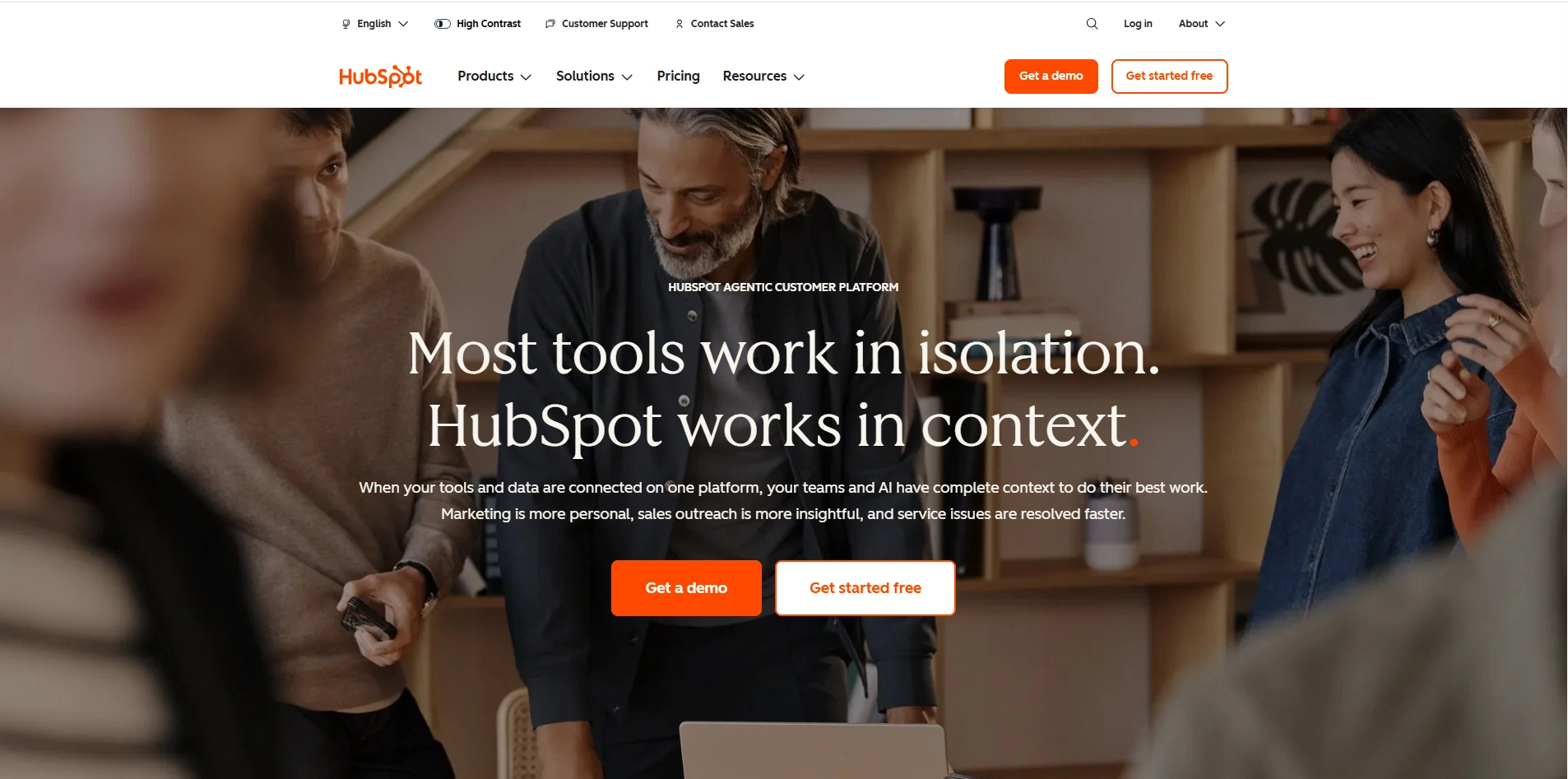 وب سایت hubspot نمونه ای از استراتژی پیلار کلاستر